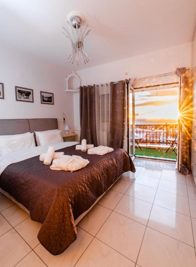 Yiannis Suite Santorini Fira  Exterior photo
